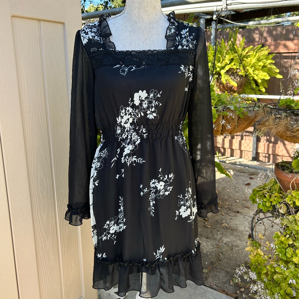 Miu Miu Black And White Floral Long Sleeve Dress. Msrp $1580.00